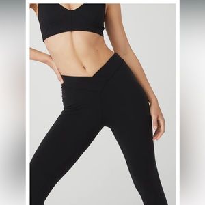 Alo Yoga Airbrush V-Cut Define Capri